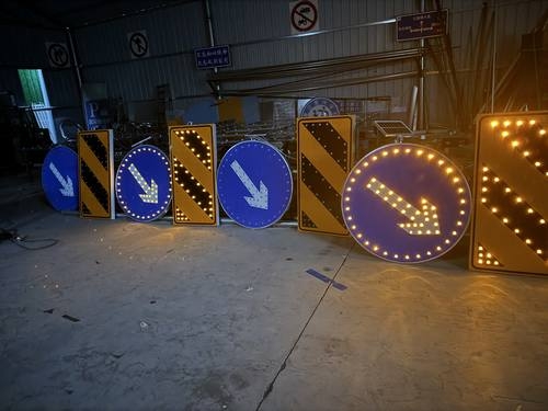 秦皇岛秦皇岛河南太阳能自发光交通路标牌厂家